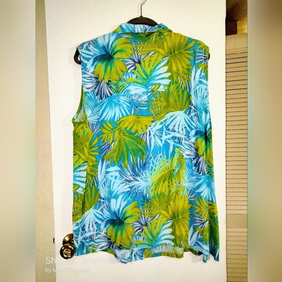 Clio ll Fern Print Button Down Sleeveless Blouse. Beautiful Print size 2X - Picture 5 of 6